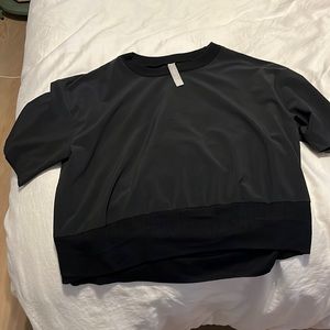 Athleta size xs crop tee